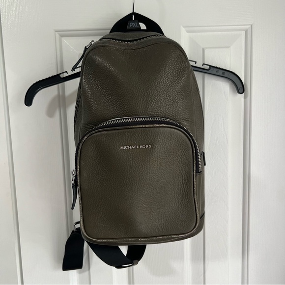 Michael Kors Cooper Sling Pack Backpack Purse Leather Luggage Travel Bag Green - Picture 15 of 16